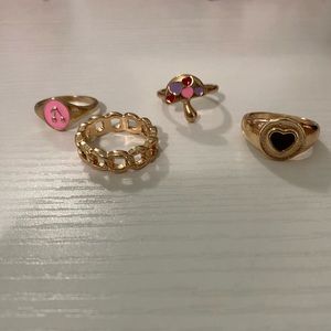 Pack of 4 rings, cherry, mushroom, chain and brown heart